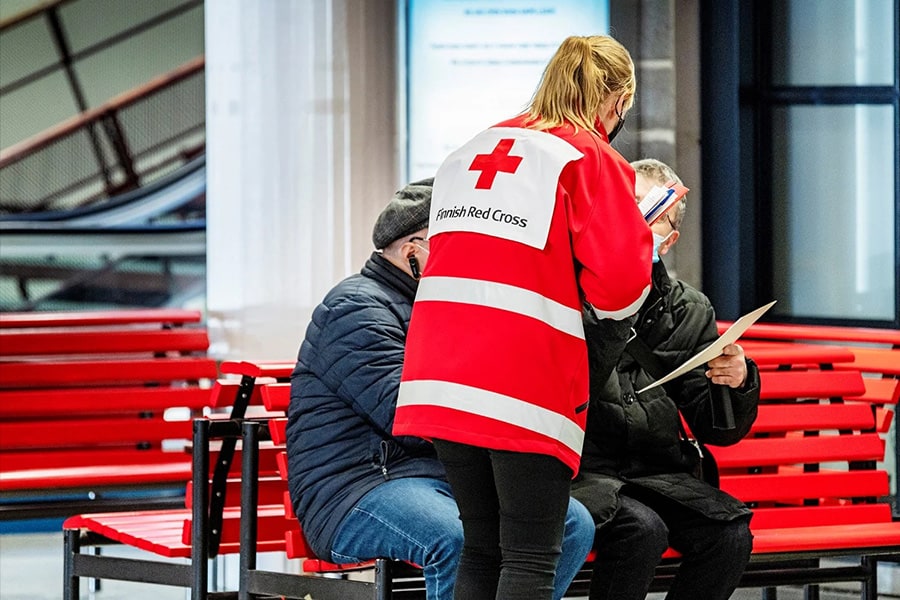 المساعدة التي يقدمها الصليب الأحمر الفنلندي للاجئين 
