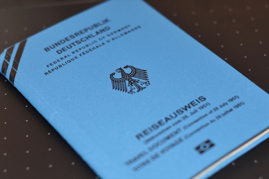 Blue passport for refugees in Germany - جواز السفر الأزرق للاجئين في ألمانيا