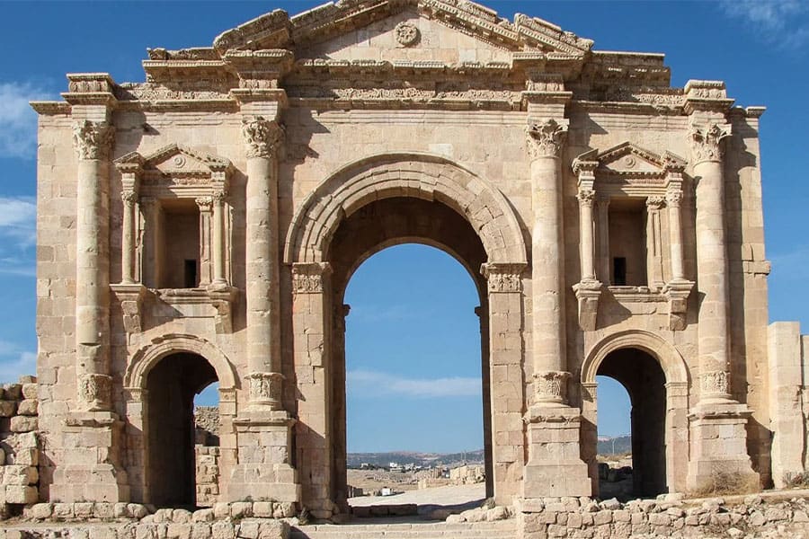 Hadrian's Arch - قوس هادريان