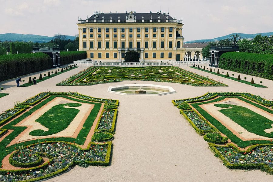 Schönbrunn Palace and Gardens - قصر وحدائق شونبرون